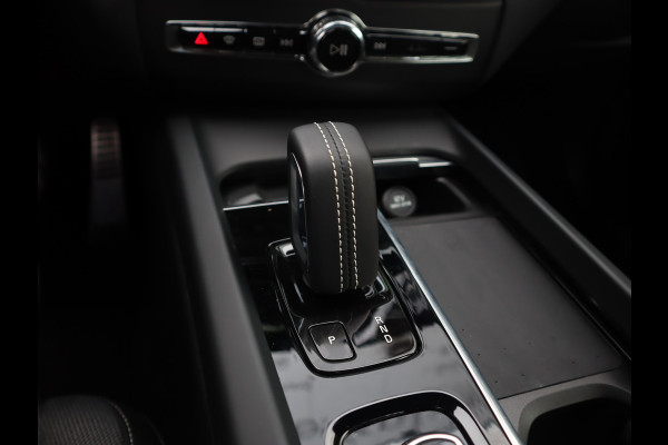 Volvo XC60 2.0 B4 R-Design /  Leder / Facelift / 21-inch Lichtmetaal