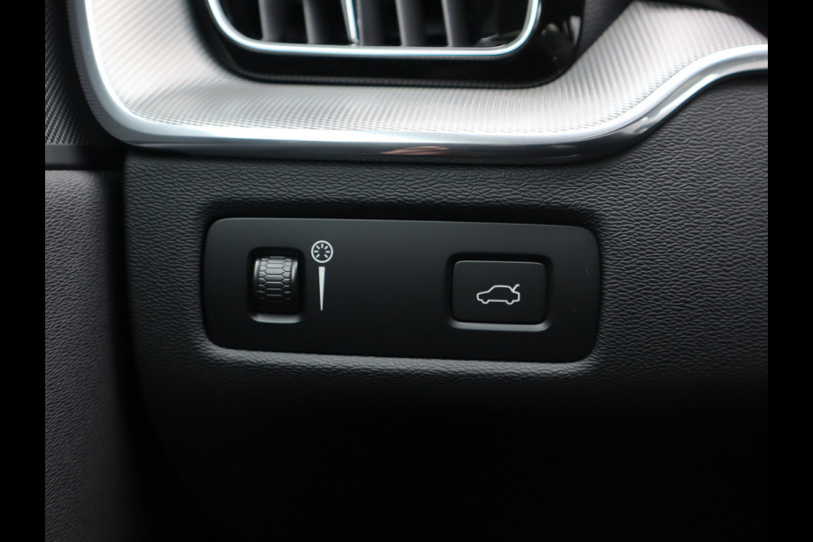 Volvo XC60 2.0 B4 R-Design /  Leder / Facelift / 21-inch Lichtmetaal