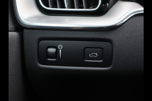 Volvo XC60 2.0 B4 R-Design /  Leder / Facelift / 21-inch Lichtmetaal