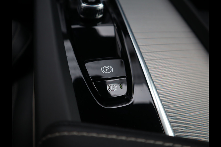 Volvo XC60 2.0 B4 R-Design /  Leder / Facelift / 21-inch Lichtmetaal