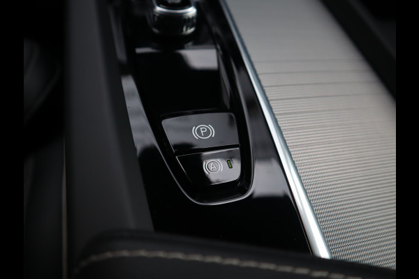 Volvo XC60 2.0 B4 R-Design /  Leder / Facelift / 21-inch Lichtmetaal