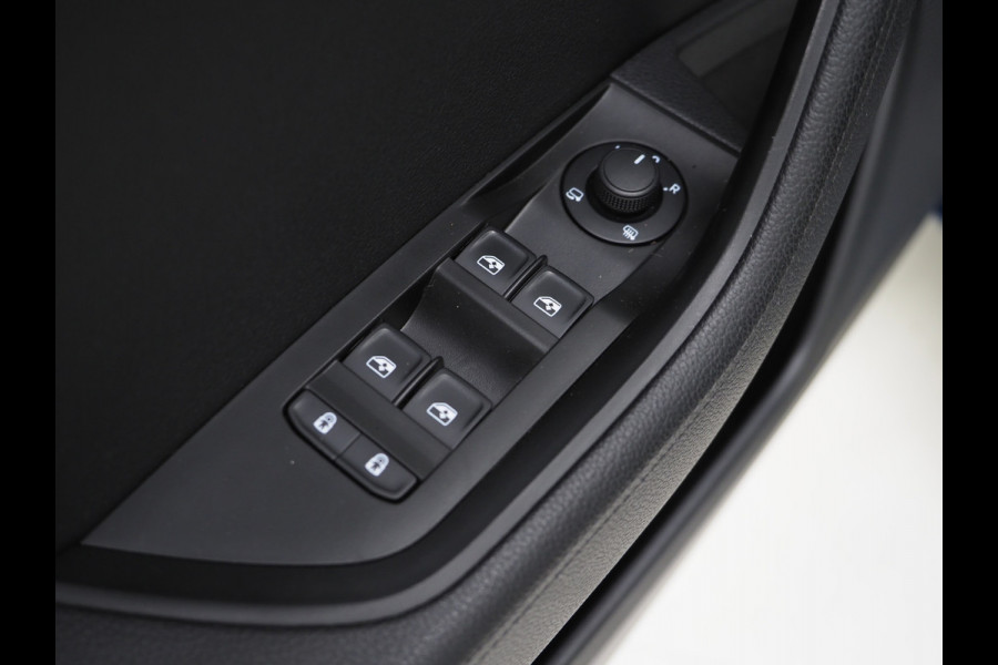 Škoda Superb Combi 1.4 TSI iV 218PK Style | Leder | Trekhaak | Adaptive Cruise | Virtual | Keyless | Memory | Carplay Škoda Superb Combi 1.4 TSI iV 218PK Style | Leder | Trekhaak | Adaptive Cruise | Virtual | Keyless | Memory | Carplay