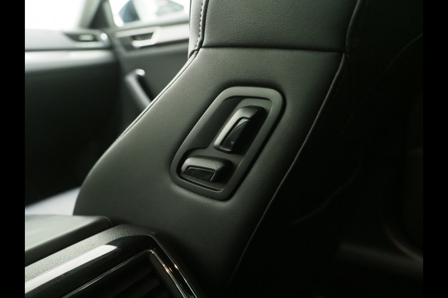 Škoda Superb Combi 1.4 TSI iV 218PK Style | Leder | Trekhaak | Adaptive Cruise | Virtual | Keyless | Memory | Carplay Škoda Superb Combi 1.4 TSI iV 218PK Style | Leder | Trekhaak | Adaptive Cruise | Virtual | Keyless | Memory | Carplay