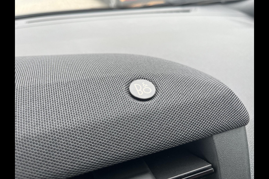 Ford Puma 1.0 EcoBoost Hybrid ST-Line X 125pk | NIEUWE MODEL! |Driver Assistance Pack | Matrix Led Koplampen | Winterpack | All Weather banden | Panorama dak