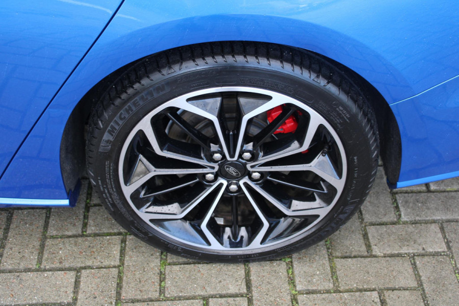 Ford FOCUS Wagon 1.0 EcoBoost Hybrid ST Line X 155pk | Winter Pack | AGR-stoelen | Bang&Olufsen | Adaptive LED | Adaptive cruise control | Elektrische achterklep | Achteruitrijcamera Ford FOCUS Wagon 1.0 EcoBoost Hybrid ST Line X 155pk | Winter Pack | AGR-stoelen | Bang&Olufsen | Adaptive LED | Adaptive cruise control | Elektrische achterklep | Achteruitrijcamera