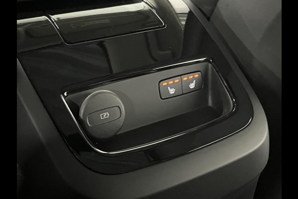 Volvo S60 2.0 Recharge T8 AWD Ultimate Dark *455 PK* | Massage | Open dak | Bowers & Wilkins | Adapt. cruise | Stoelventilatie & Stoelverwarming Volvo S60 2.0 Recharge T8 AWD Ultimate Dark *455 PK* | Massage | Open dak | Bowers & Wilkins | Adapt. cruise | Stoelventilatie & Stoelverwarming