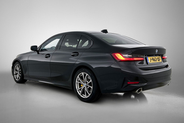 BMW 3-serie 320i Executive Edition(NL-auto, Dealer onderH, Navi Prof, StoelV, Sportstoelen, Parkeerhulp, Etc) BMW 3-serie 320i Executive Edition(NL-auto, Dealer onderH, Navi Prof, StoelV, Sportstoelen, Parkeerhulp, Etc)