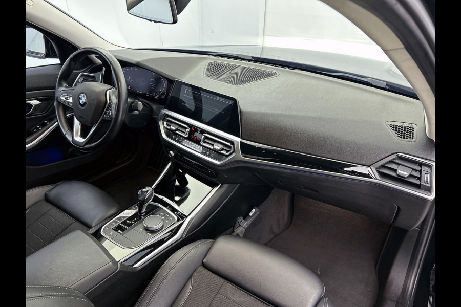 BMW 3-serie 320i Executive Edition(NL-auto, Dealer onderH, Navi Prof, StoelV, Sportstoelen, Parkeerhulp, Etc) BMW 3-serie 320i Executive Edition(NL-auto, Dealer onderH, Navi Prof, StoelV, Sportstoelen, Parkeerhulp, Etc)