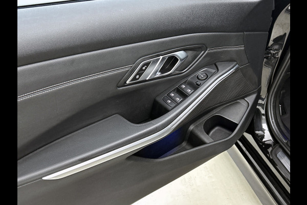 BMW 3-serie 320i Executive Edition(NL-auto, Dealer onderH, Navi Prof, StoelV, Sportstoelen, Parkeerhulp, Etc) BMW 3-serie 320i Executive Edition(NL-auto, Dealer onderH, Navi Prof, StoelV, Sportstoelen, Parkeerhulp, Etc)
