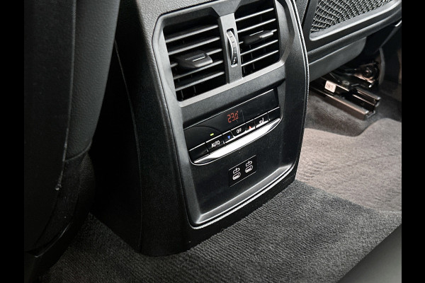 BMW 3-serie 320i Executive Edition(NL-auto, Dealer onderH, Navi Prof, StoelV, Sportstoelen, Parkeerhulp, Etc) BMW 3-serie 320i Executive Edition(NL-auto, Dealer onderH, Navi Prof, StoelV, Sportstoelen, Parkeerhulp, Etc)