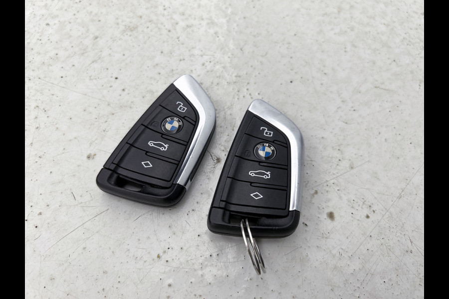 BMW 3-serie 320i Executive Edition(NL-auto, Dealer onderH, Navi Prof, StoelV, Sportstoelen, Parkeerhulp, Etc) BMW 3-serie 320i Executive Edition(NL-auto, Dealer onderH, Navi Prof, StoelV, Sportstoelen, Parkeerhulp, Etc)