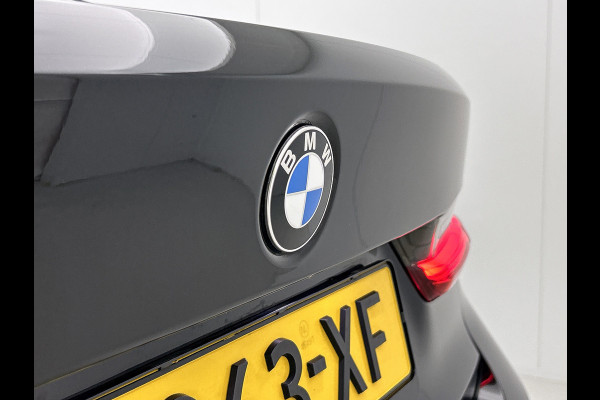 BMW 3-serie 320i Executive Edition(NL-auto, Dealer onderH, Navi Prof, StoelV, Sportstoelen, Parkeerhulp, Etc) BMW 3-serie 320i Executive Edition(NL-auto, Dealer onderH, Navi Prof, StoelV, Sportstoelen, Parkeerhulp, Etc)