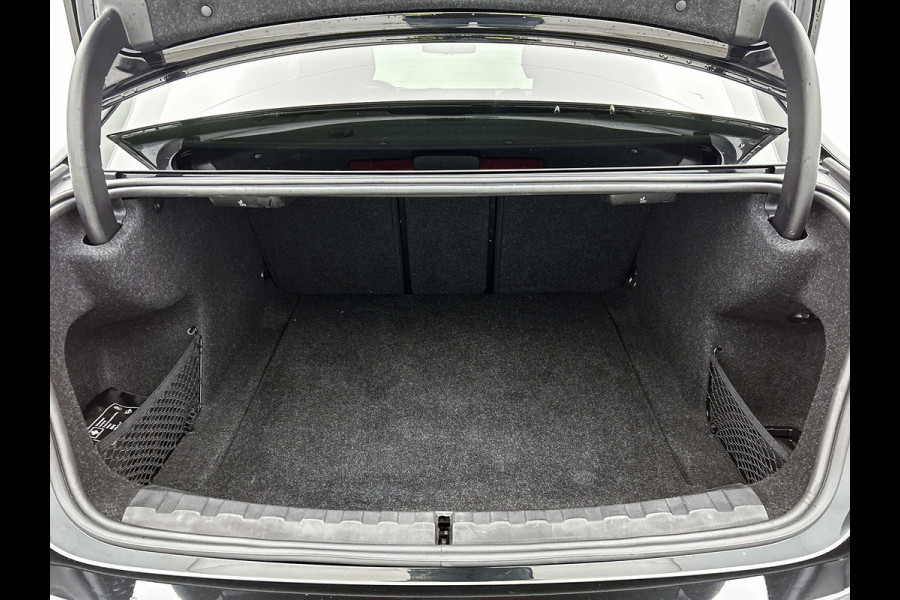 BMW 3-serie 320i Executive Edition(NL-auto, Dealer onderH, Navi Prof, StoelV, Sportstoelen, Parkeerhulp, Etc) BMW 3-serie 320i Executive Edition(NL-auto, Dealer onderH, Navi Prof, StoelV, Sportstoelen, Parkeerhulp, Etc)