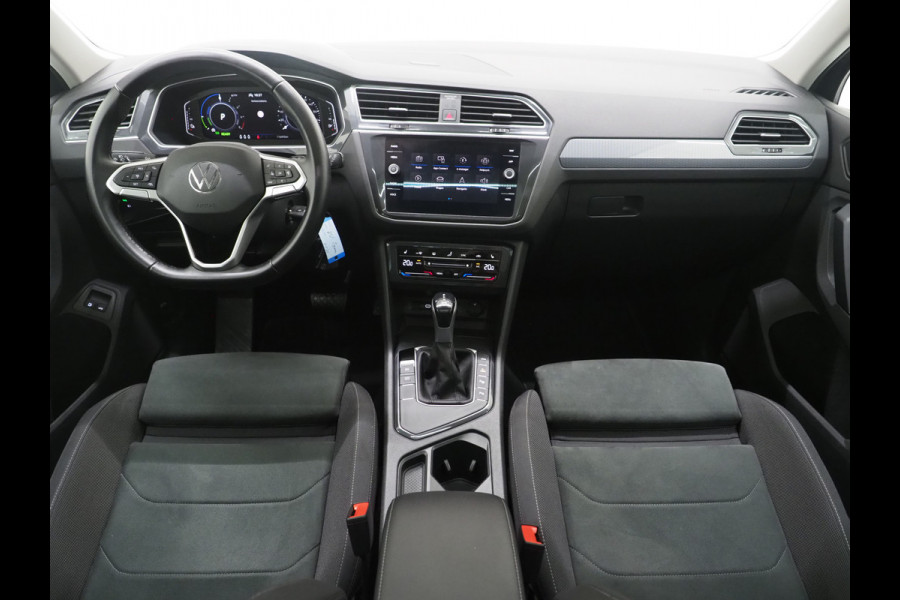 Volkswagen Tiguan 1.4 TSI eHybrid Elegance | Panoramadak | Massage | Trekhaak | Adaptive Cruise | Camera | Carplay