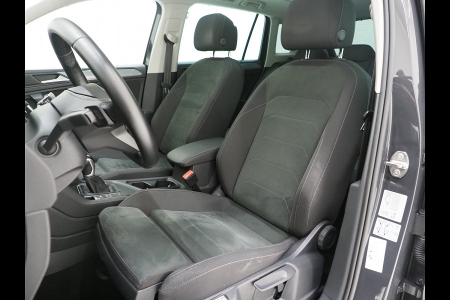 Volkswagen Tiguan 1.4 TSI eHybrid Elegance | Panoramadak | Massage | Trekhaak | Adaptive Cruise | Camera | Carplay