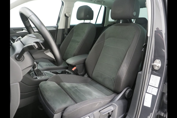 Volkswagen Tiguan 1.4 TSI eHybrid Elegance | Panoramadak | Massage | Trekhaak | Adaptive Cruise | Camera | Carplay