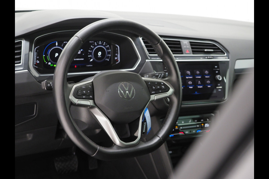 Volkswagen Tiguan 1.4 TSI eHybrid Elegance | Panoramadak | Massage | Trekhaak | Adaptive Cruise | Camera | Carplay