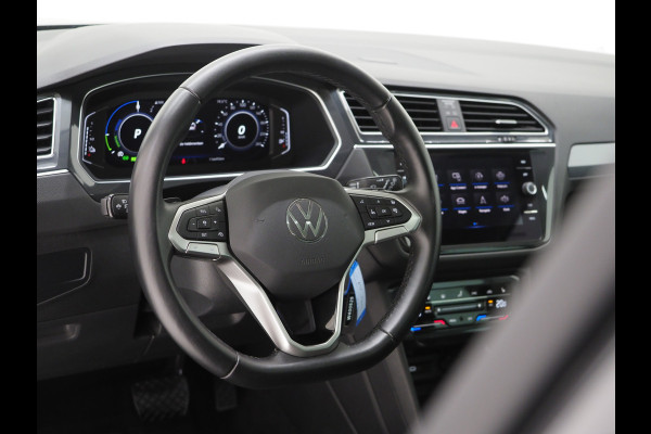 Volkswagen Tiguan 1.4 TSI eHybrid Elegance | Panoramadak | Massage | Trekhaak | Adaptive Cruise | Camera | Carplay
