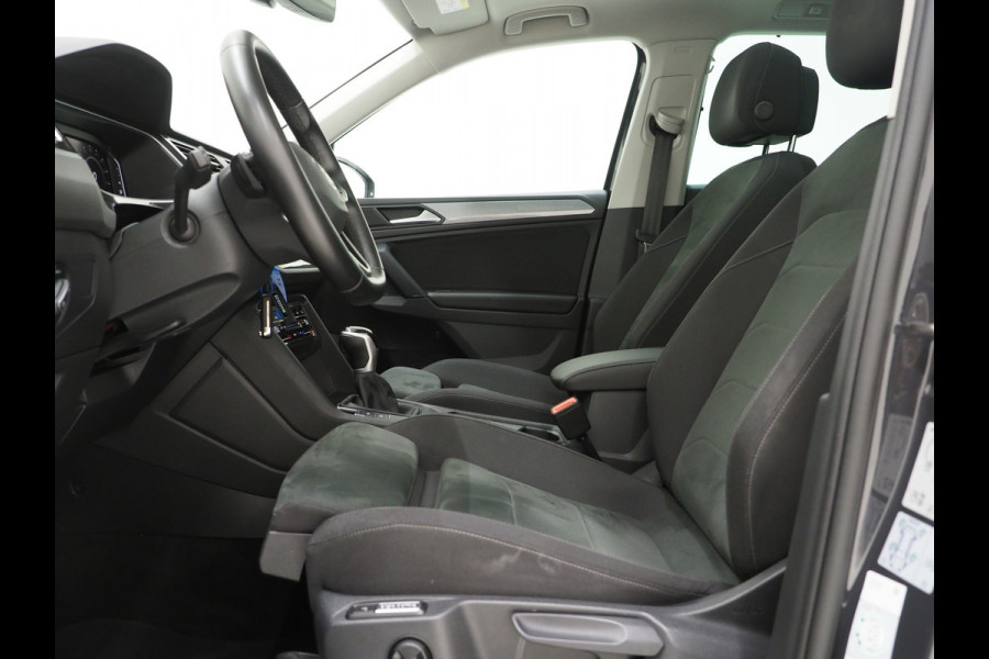 Volkswagen Tiguan 1.4 TSI eHybrid Elegance | Panoramadak | Massage | Trekhaak | Adaptive Cruise | Camera | Carplay