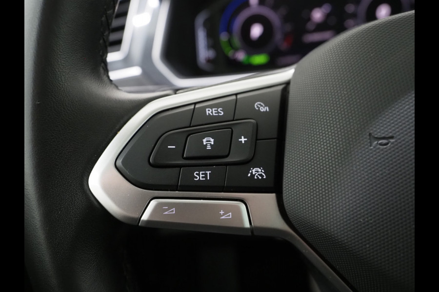 Volkswagen Tiguan 1.4 TSI eHybrid Elegance | Panoramadak | Massage | Trekhaak | Adaptive Cruise | Camera | Carplay