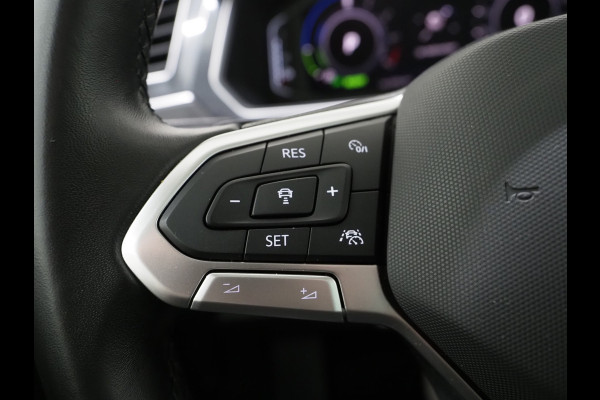 Volkswagen Tiguan 1.4 TSI eHybrid Elegance | Panoramadak | Massage | Trekhaak | Adaptive Cruise | Camera | Carplay