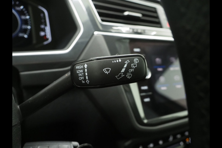 Volkswagen Tiguan 1.4 TSI eHybrid Elegance | Panoramadak | Massage | Trekhaak | Adaptive Cruise | Camera | Carplay