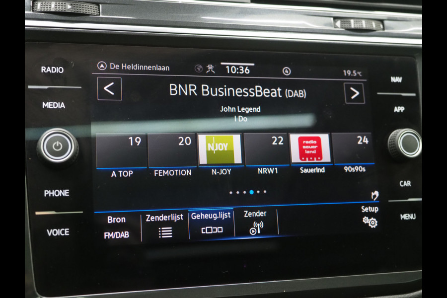 Volkswagen Tiguan 1.4 TSI eHybrid Elegance | Panoramadak | Massage | Trekhaak | Adaptive Cruise | Camera | Carplay