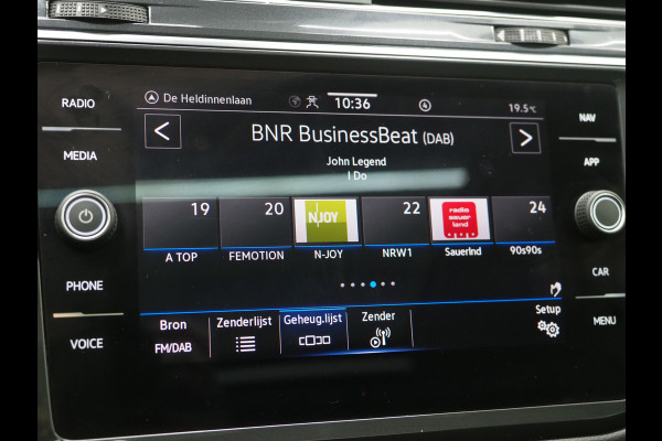 Volkswagen Tiguan 1.4 TSI eHybrid Elegance | Panoramadak | Massage | Trekhaak | Adaptive Cruise | Camera | Carplay