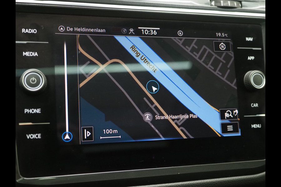 Volkswagen Tiguan 1.4 TSI eHybrid Elegance | Panoramadak | Massage | Trekhaak | Adaptive Cruise | Camera | Carplay