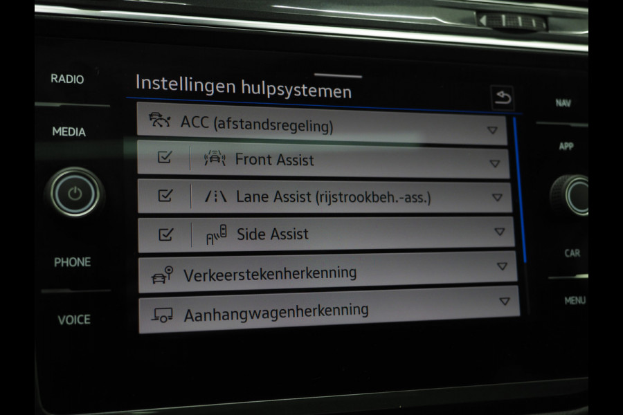 Volkswagen Tiguan 1.4 TSI eHybrid Elegance | Panoramadak | Massage | Trekhaak | Adaptive Cruise | Camera | Carplay