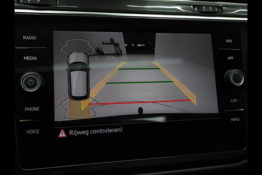 Volkswagen Tiguan 1.4 TSI eHybrid Elegance | Panoramadak | Massage | Trekhaak | Adaptive Cruise | Camera | Carplay