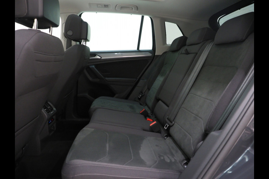 Volkswagen Tiguan 1.4 TSI eHybrid Elegance | Panoramadak | Massage | Trekhaak | Adaptive Cruise | Camera | Carplay