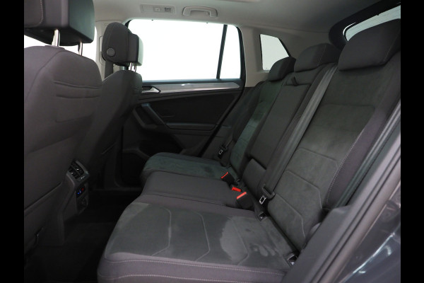 Volkswagen Tiguan 1.4 TSI eHybrid Elegance | Panoramadak | Massage | Trekhaak | Adaptive Cruise | Camera | Carplay
