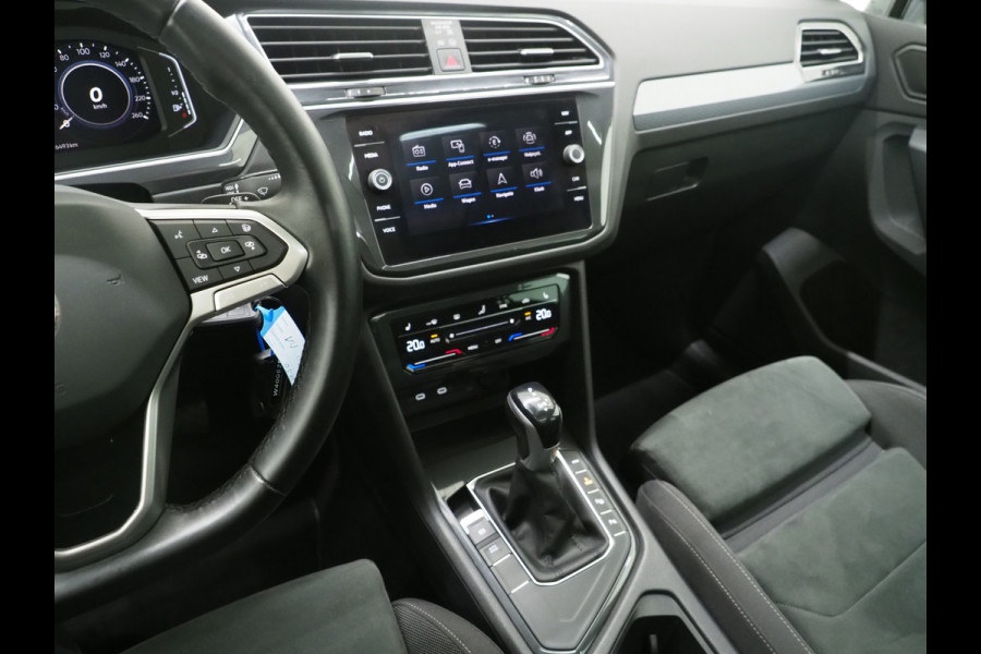 Volkswagen Tiguan 1.4 TSI eHybrid Elegance | Panoramadak | Massage | Trekhaak | Adaptive Cruise | Camera | Carplay