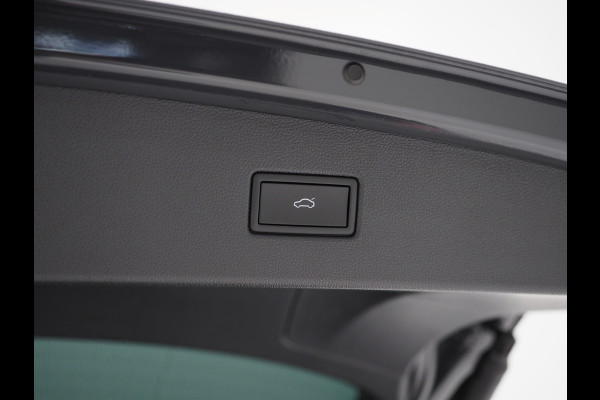 Volkswagen Tiguan 1.4 TSI eHybrid Elegance | Panoramadak | Massage | Trekhaak | Adaptive Cruise | Camera | Carplay