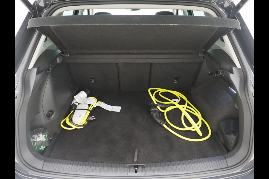 Volkswagen Tiguan 1.4 TSI eHybrid Elegance | Panoramadak | Massage | Trekhaak | Adaptive Cruise | Camera | Carplay