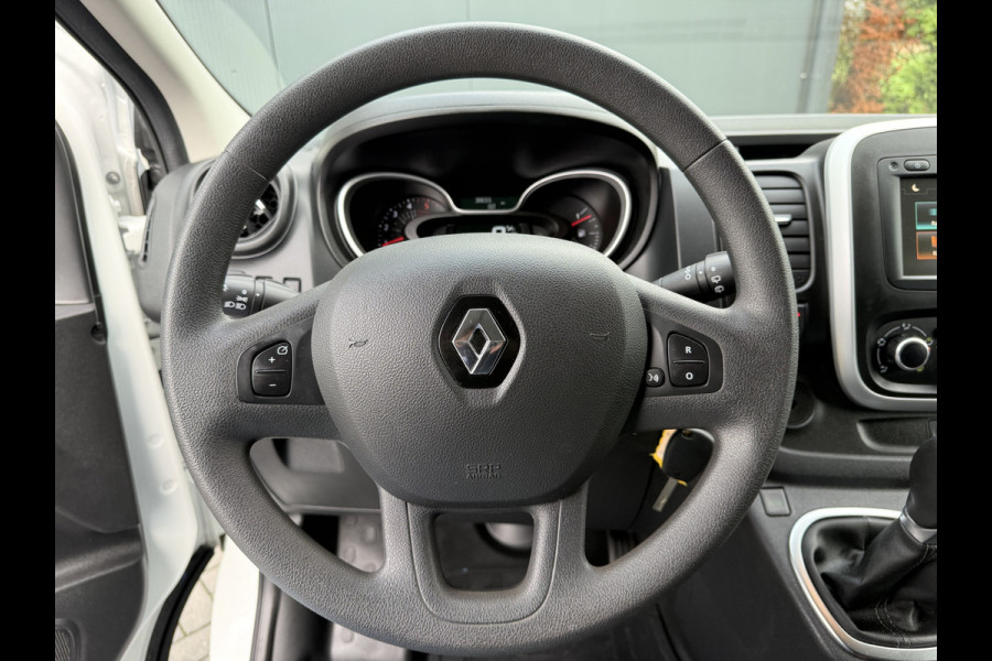 Renault Trafic 2.0 dCi 145 PK AUTOMAAT / L1H1 / 2x SCHUIFDEUR / TREKHAAK / AIRCO / CRUISE / 3-ZITS / LED