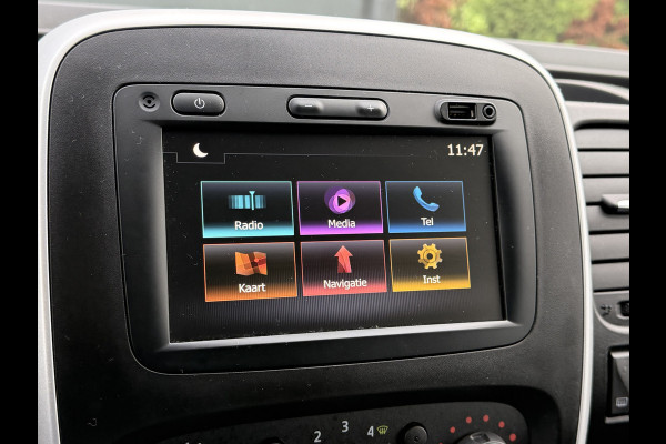 Renault Trafic 2.0 dCi 145 PK AUTOMAAT / L1H1 / 2x SCHUIFDEUR / TREKHAAK / AIRCO / CRUISE / 3-ZITS / LED