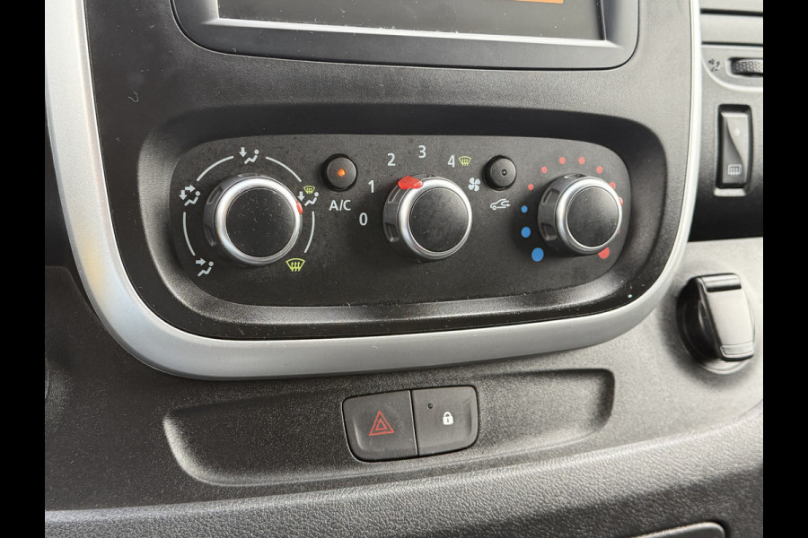 Renault Trafic 2.0 dCi 145 PK AUTOMAAT / L1H1 / 2x SCHUIFDEUR / TREKHAAK / AIRCO / CRUISE / 3-ZITS / LED