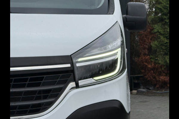 Renault Trafic 2.0 dCi 145 PK AUTOMAAT / L1H1 / 2x SCHUIFDEUR / TREKHAAK / AIRCO / CRUISE / 3-ZITS / LED