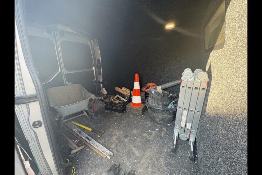 Renault Master T28 2.3 dCi 135 L1H1 | Trekhaak | 136PK | Nieuwstaat | Renault Master T28 2.3 dCi 135 L1H1 | Trekhaak | 136PK | Nieuwstaat |