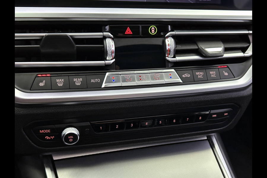 BMW 3-serie 320i M-sport xDrive High Executive(Panorama, StoelV, Carplay, Parkeersensoren, Navi, Camera, Adapt Cruise, Etc)