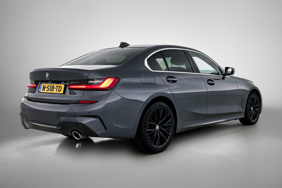 BMW 3-serie 320i M-sport xDrive High Executive(Panorama, StoelV, Carplay, Parkeersensoren, Navi, Camera, Adapt Cruise, Etc)