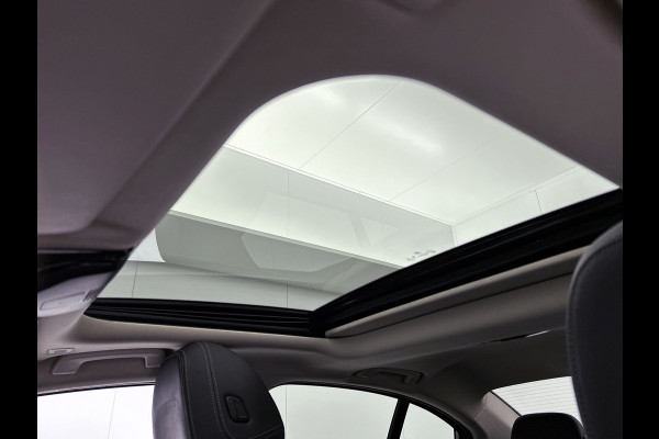 BMW 3-serie 320i M-sport xDrive High Executive(Panorama, StoelV, Carplay, Parkeersensoren, Navi, Camera, Adapt Cruise, Etc)