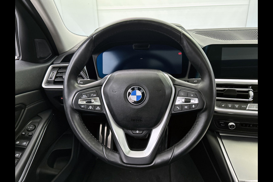 BMW 3-serie 320i M-sport xDrive High Executive(Panorama, StoelV, Carplay, Parkeersensoren, Navi, Camera, Adapt Cruise, Etc)
