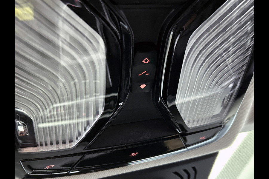 BMW 3-serie 320i M-sport xDrive High Executive(Panorama, StoelV, Carplay, Parkeersensoren, Navi, Camera, Adapt Cruise, Etc)