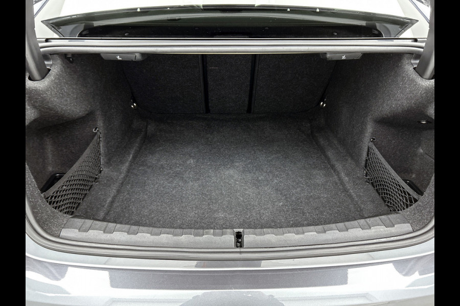 BMW 3-serie 320i M-sport xDrive High Executive(Panorama, StoelV, Carplay, Parkeersensoren, Navi, Camera, Adapt Cruise, Etc)