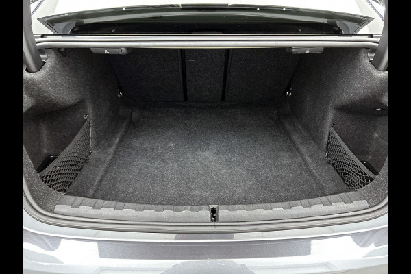 BMW 3-serie 320i M-sport xDrive High Executive(Panorama, StoelV, Carplay, Parkeersensoren, Navi, Camera, Adapt Cruise, Etc)