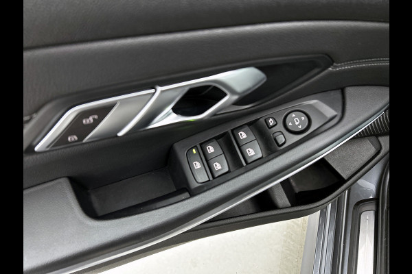 BMW 3-serie 320i M-sport xDrive High Executive(Panorama, StoelV, Carplay, Parkeersensoren, Navi, Camera, Adapt Cruise, Etc)