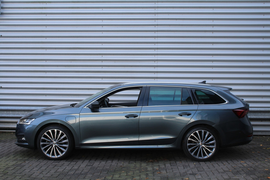 Škoda Octavia Combi 1.4 TSI 204pk iV PHEV Business Edition Plus Clima Cruise Navi Camera HUD 19"LMV El. Klep Škoda Octavia Combi 1.4 TSI 204pk iV PHEV Business Edition Plus Clima Cruise Navi Camera HUD 19"LMV El. Klep